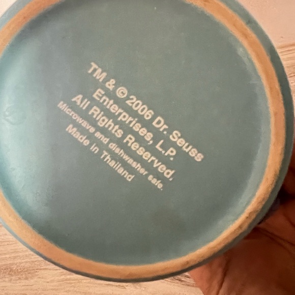 Universal Studios Thing 1 and 2 Coffee Mug. - Picture 2 of 5